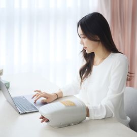 Mediness MediShare Heated Vibration Acupressure Hand Massager MDM-100 _Acupressure Effect for Fingers and Wrist Pressure Massage, plasma effect